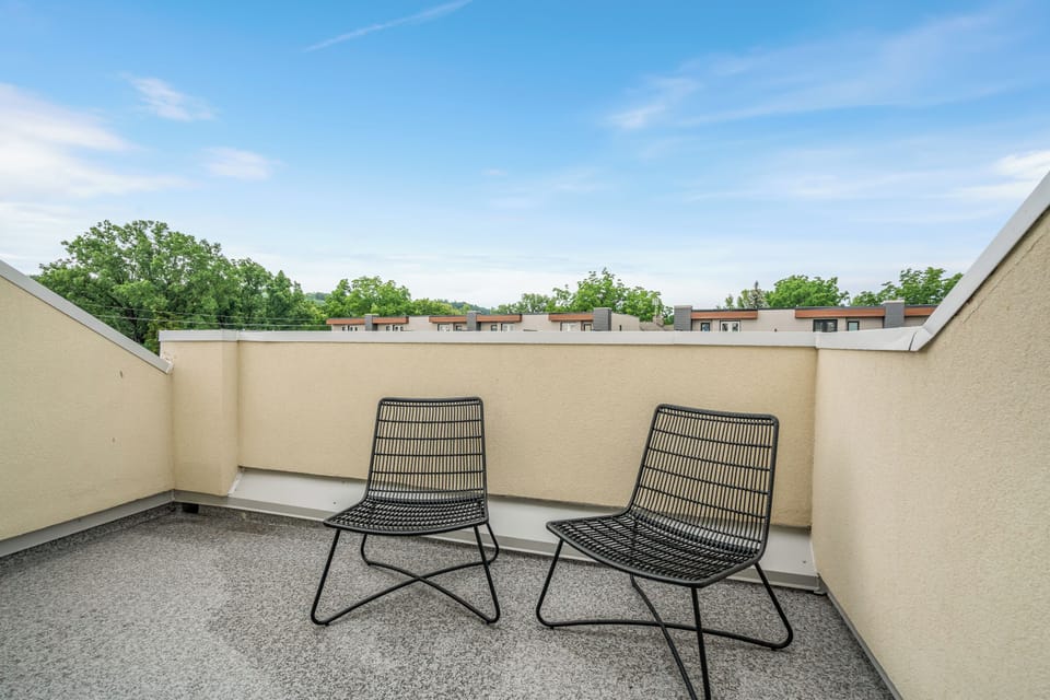 Second story patio