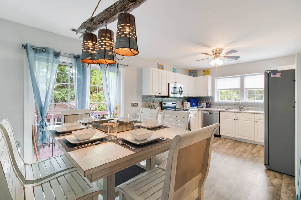 With the Dining Area Open to the Kitchen, it makes for Quick & Easy Service & Cleanup.