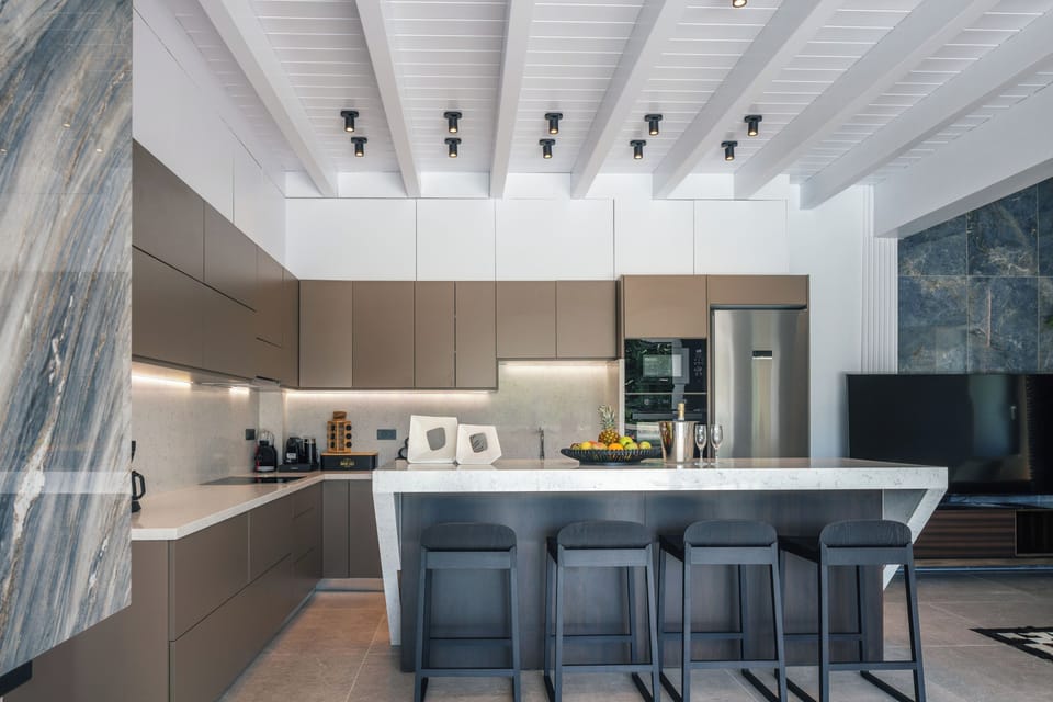 Fully equipped kitchen which provides modern appliances!