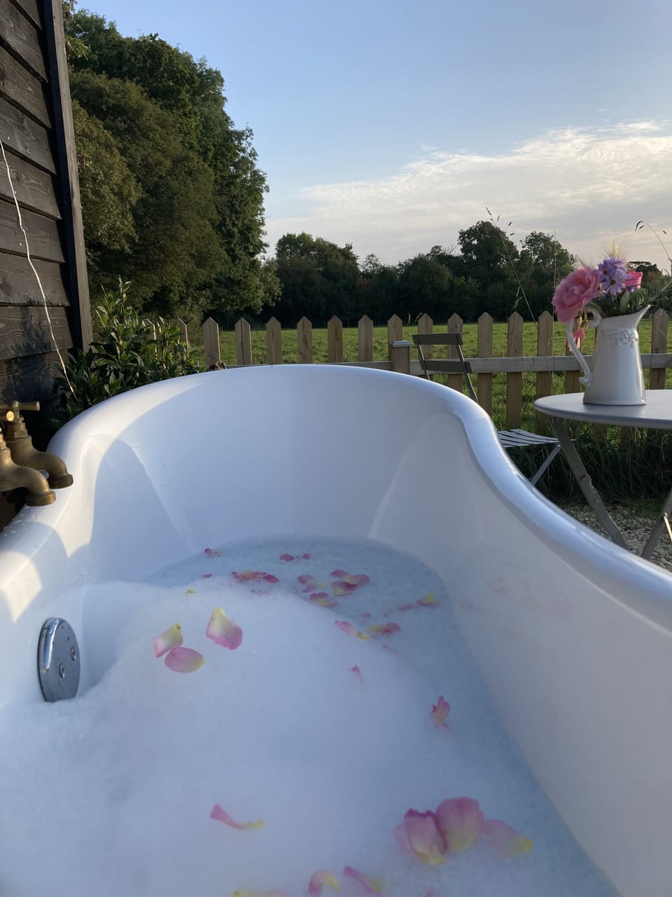 Outdoor spa tub