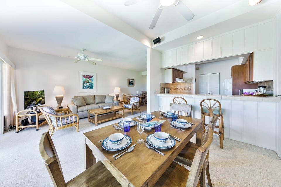 Easy flow between kitchen, dining, and lanai