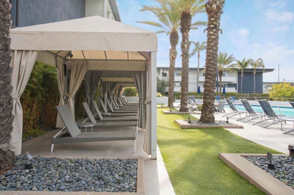 Outdoor cabanas Newly remodeled pool area with 2 large jacuzzi’s