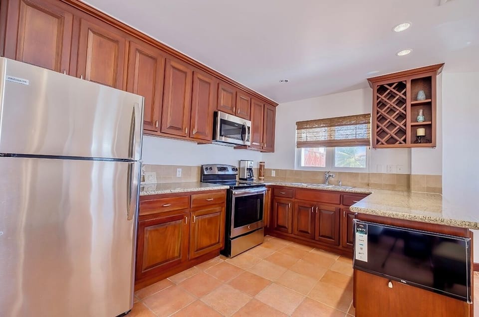 Fully equipped kitchen (no dishwasher)