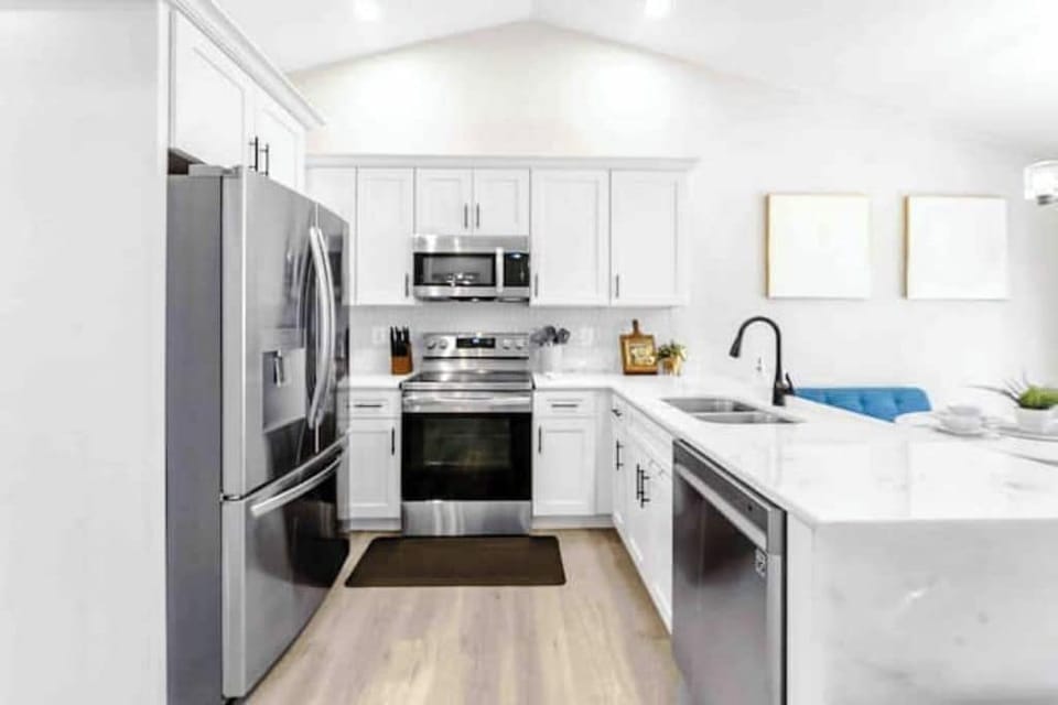 The fully stocked kitchen is perfect for whipping up a tasty meal.