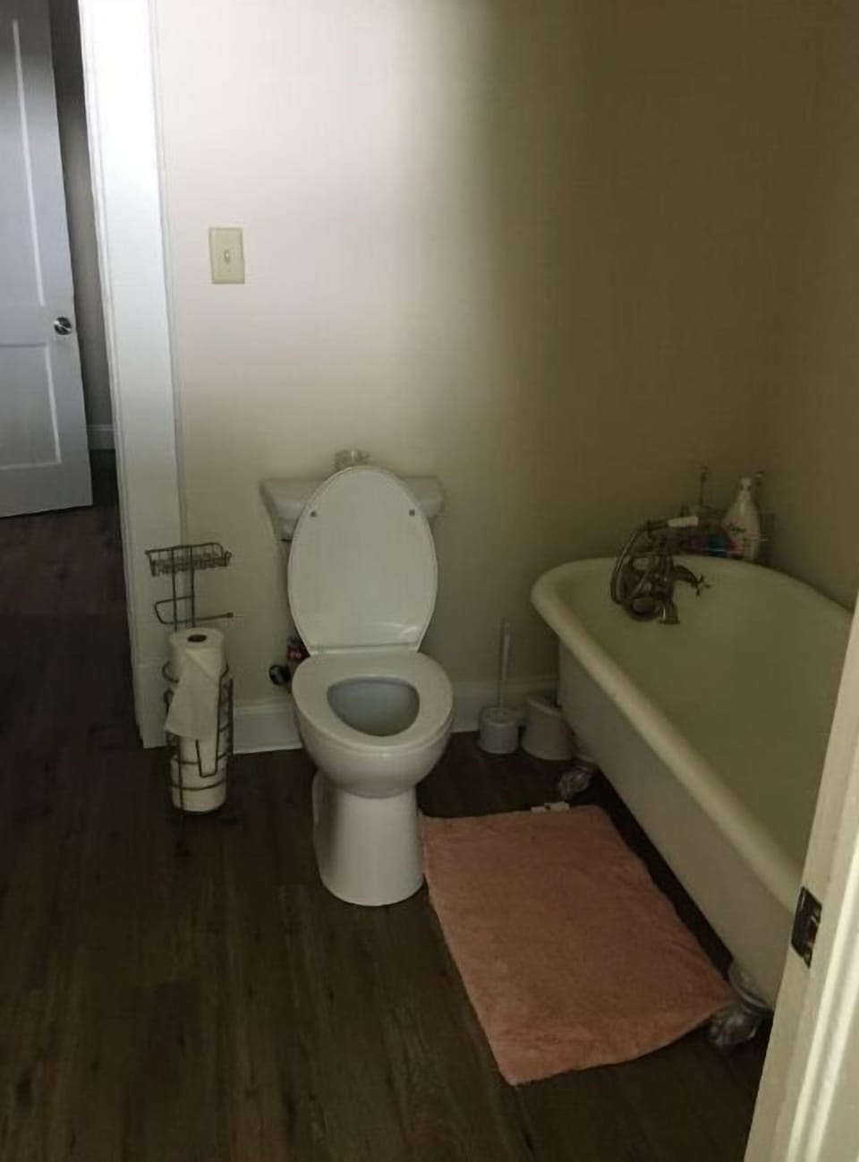Shared Bathroom for Bedroom 1 & 2