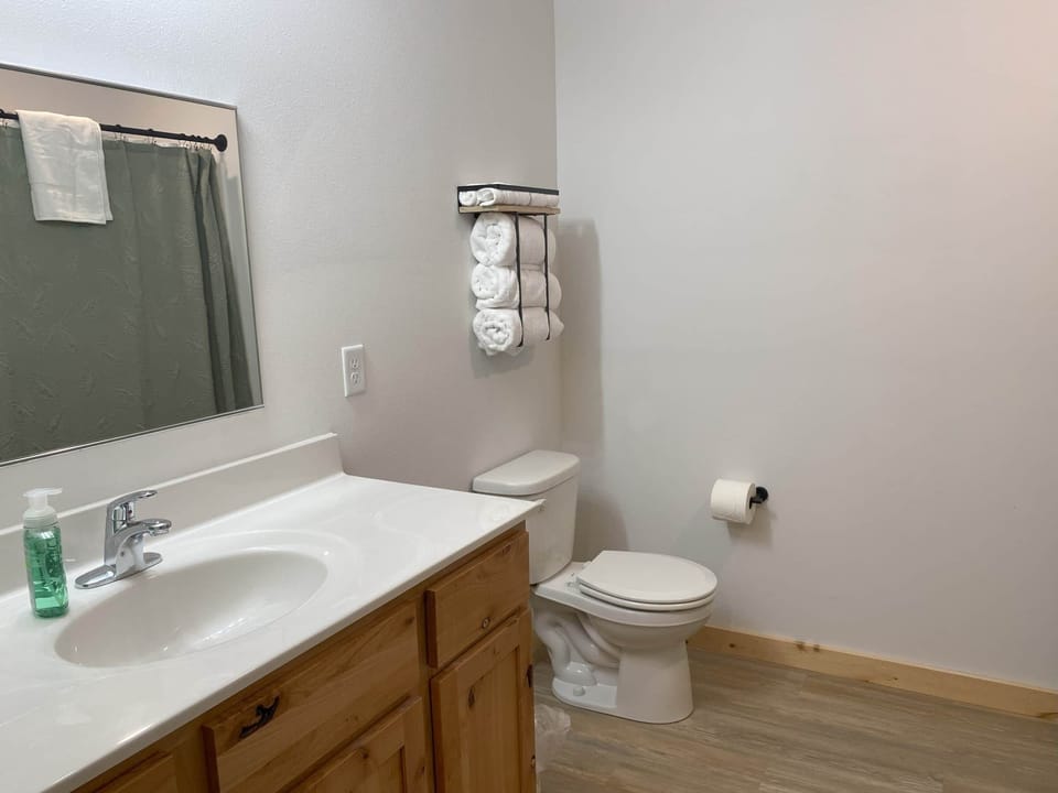 Unit 7A Bathroom 