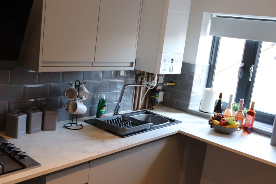 Fully equiped kitchen with complimentary items