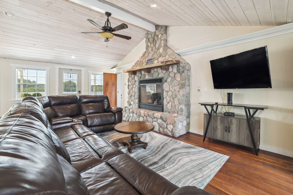 Gladwin Vacation Rental | 3BR | 1BA | 2 Entry Steps | 1,350 Sq Ft