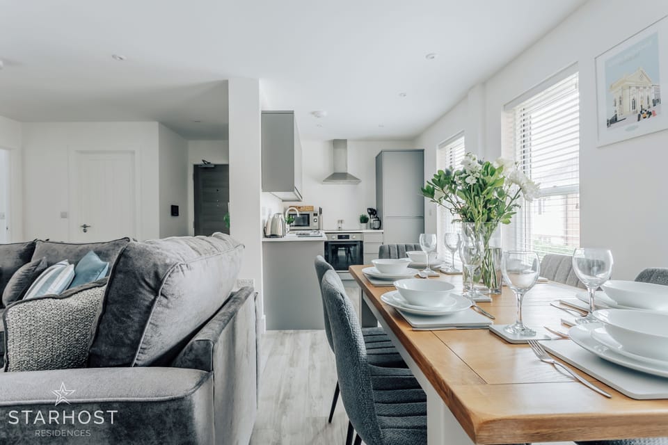 The open-plan living/dining room and kitchen means the apartment 'flows