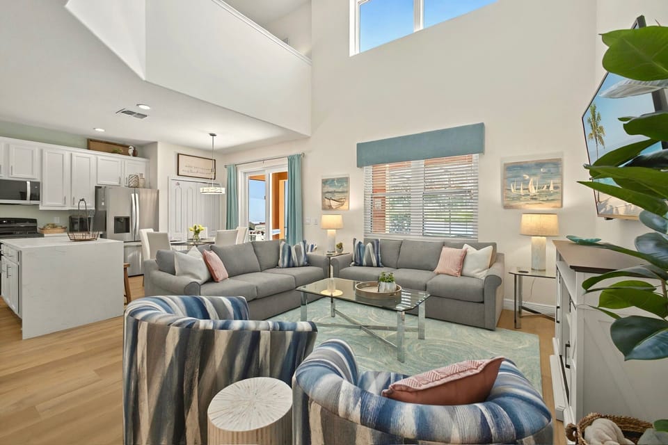 Vaulted ceiling with loads of natural light. 