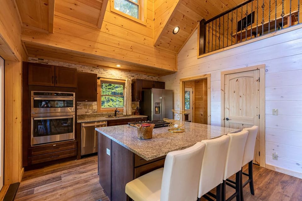Kitchen with all the amenities you need to ENJOY cooking!