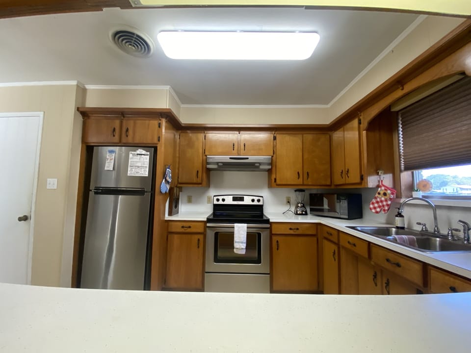 Kitchen (bar view)