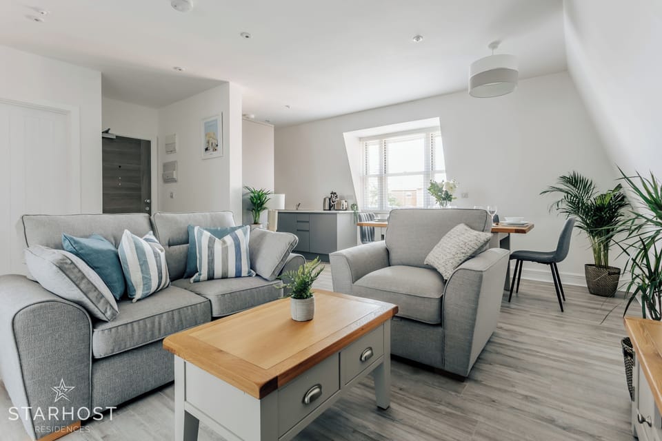 The open-plan layout makes the space super-sociable