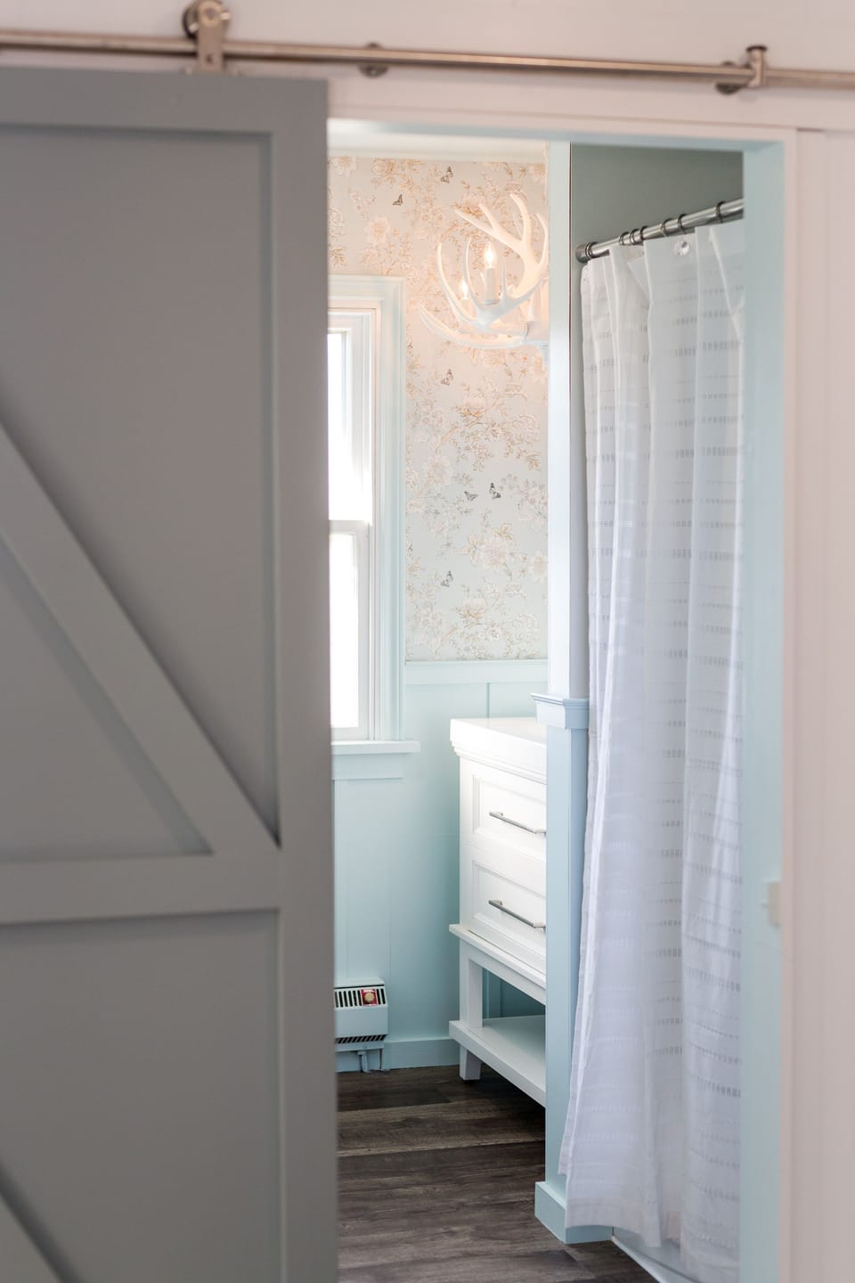 Main Bathroom entrance 