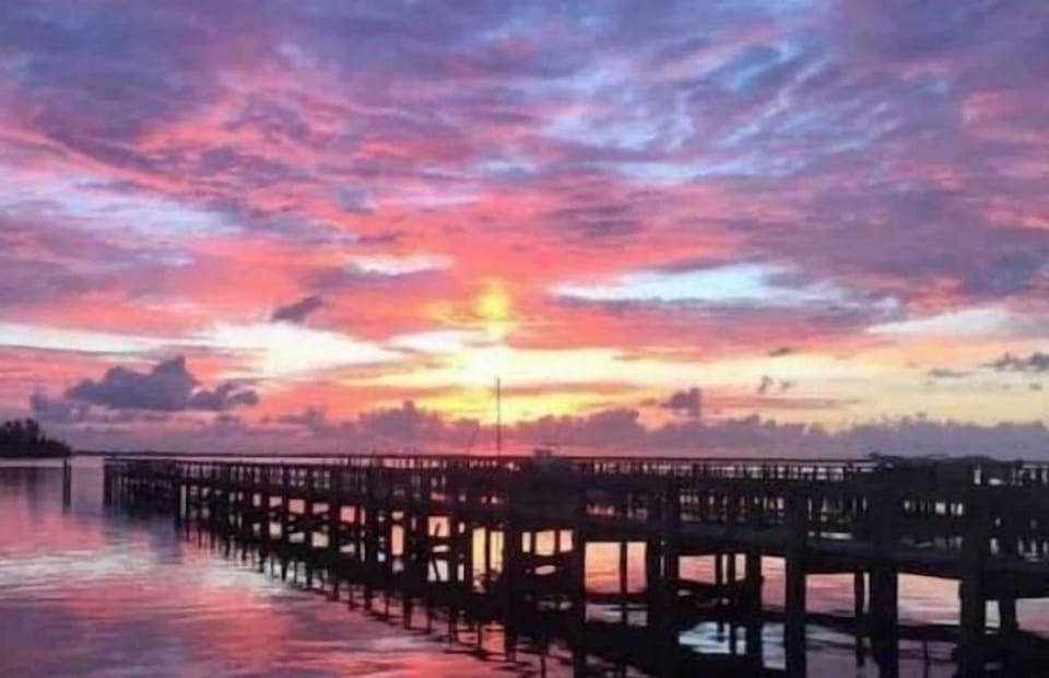Beautiful Indian River with many restaurants, bars & more!