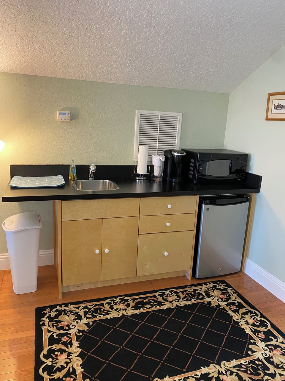 Kitchen area w/streamer for microwave, small blender & any utensils you need!