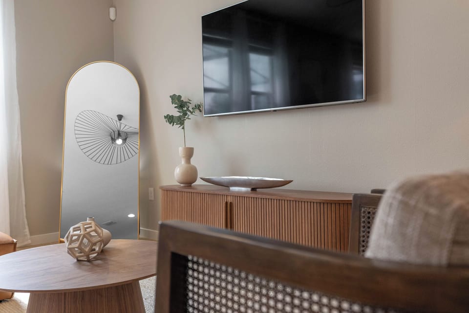 Carefully curated set of high-end furniture & home decor to soothe your eyes
