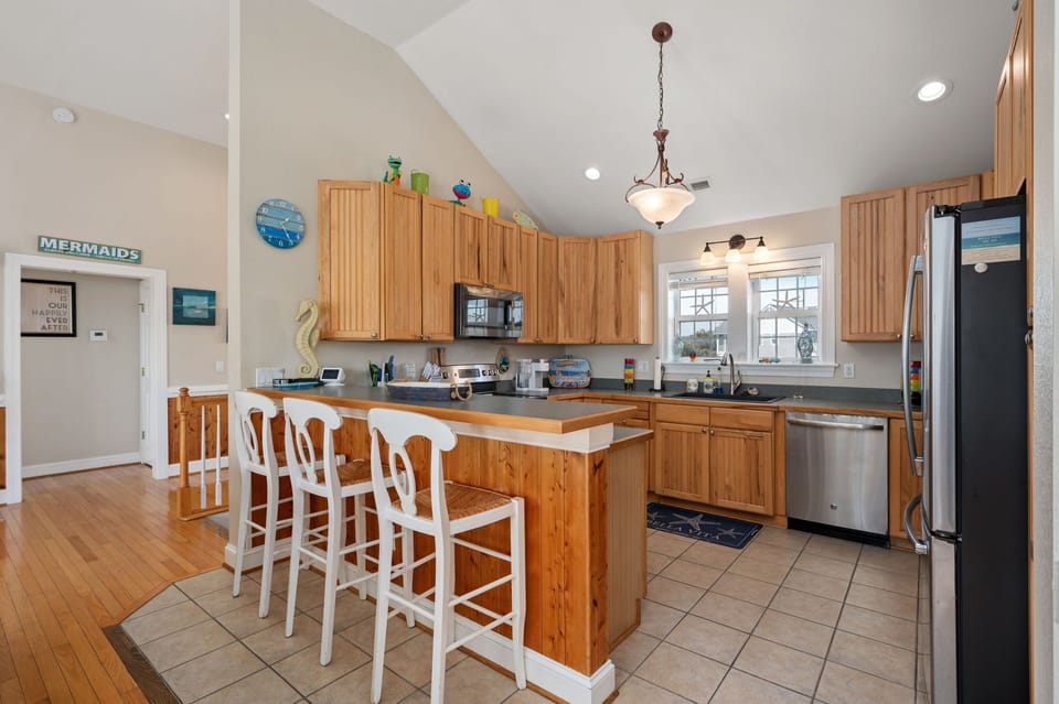 NH299: Bella Vita | TL Kitchen Area - Island Seating for 3