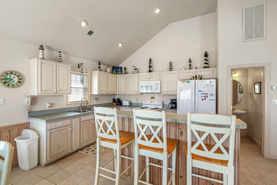 KDH380: Carolina Dreamin |  TL Kitchen Area - Island Seating for 3 & Dining Area
