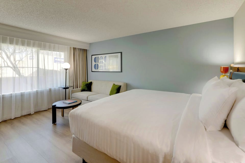 Unit with 1 King bed. Exact unit will be assigned upon arrival. Views, colors, and decor may vary.