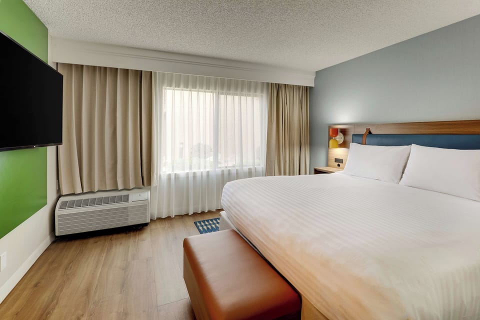 Unit with 1 King bed. Exact unit will be assigned upon arrival. Views, colors, and decor may vary.