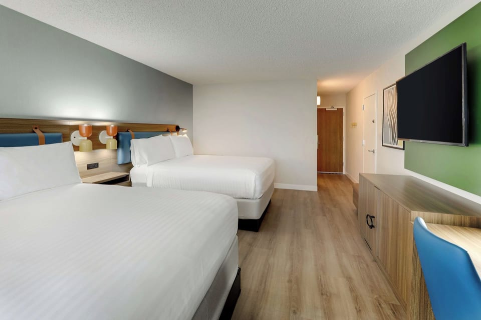 Unit with 2 Queen beds. Exact unit will be assigned upon arrival. Views, colors, and decor may vary.