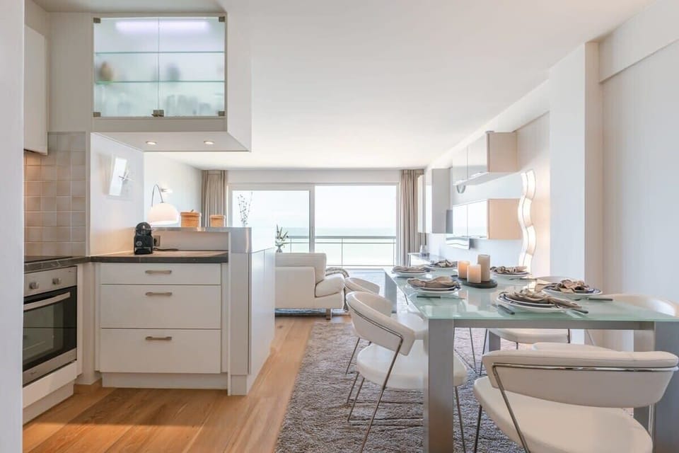 Practical kitchen with dining table