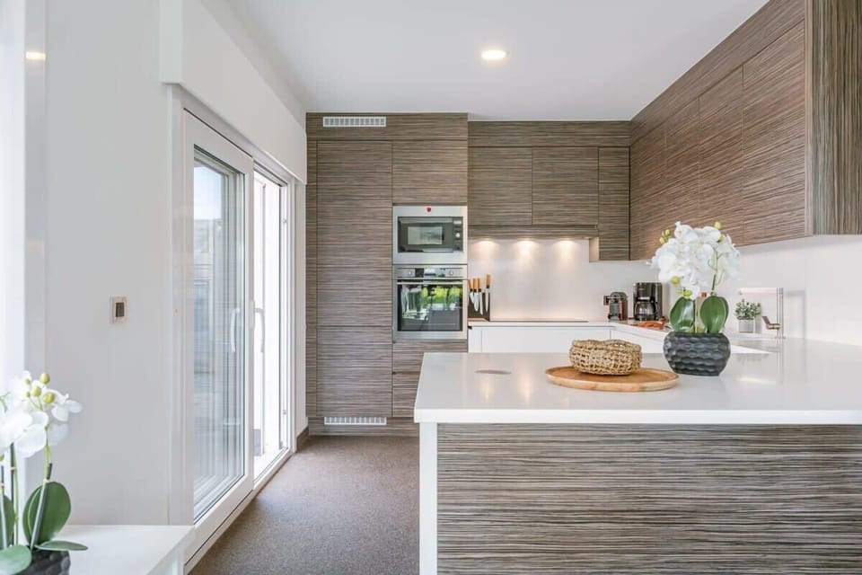 Open and fully equipped kitchen