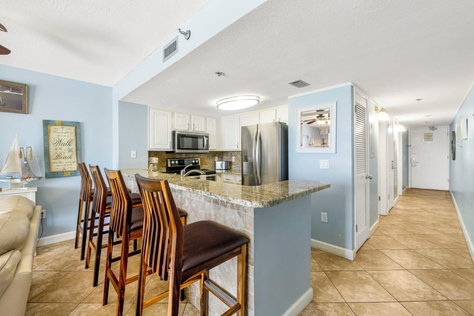 Kitchen with Breakfast Bar