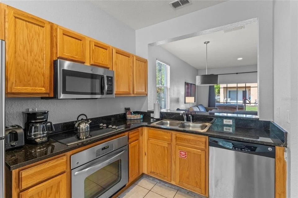 Large, fully equipped kitchen