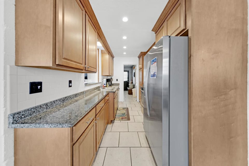 Full kitchen