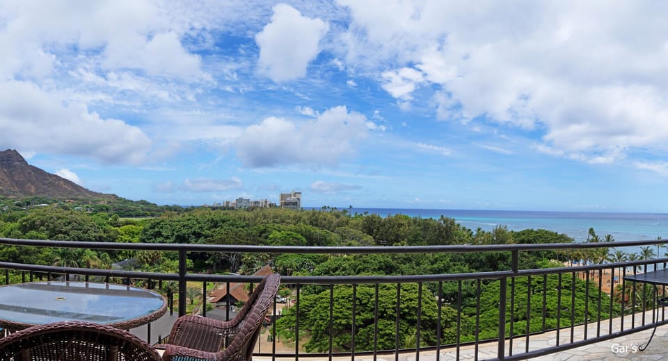 Shared rooftop with Gorgeous ocean views of beach and spectacular Diamond Head!