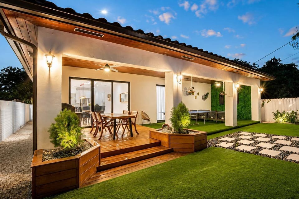 Outdoor dining