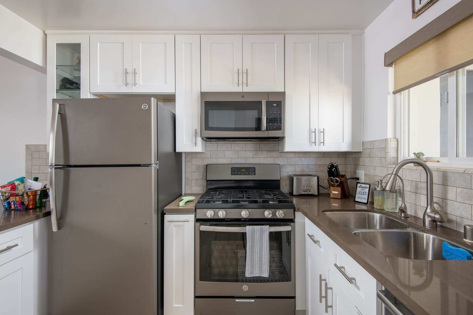 Stop by local favorites like Just Peachy, the Leucadia Farmers Market (Sun 10-2), or Lazy Acres to stock the fridge.