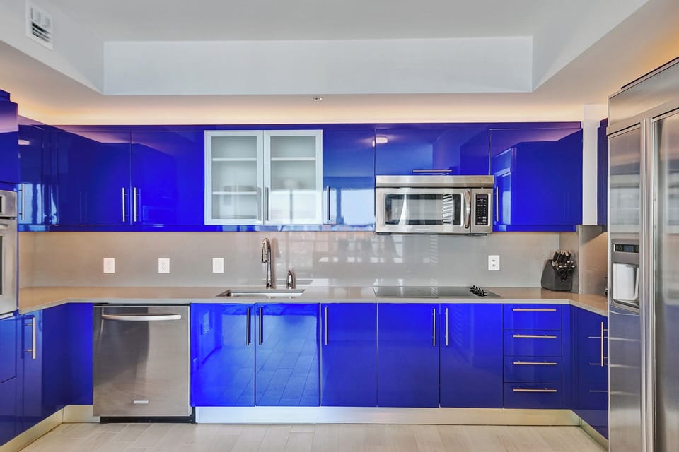 Pop of Color Kitchen!