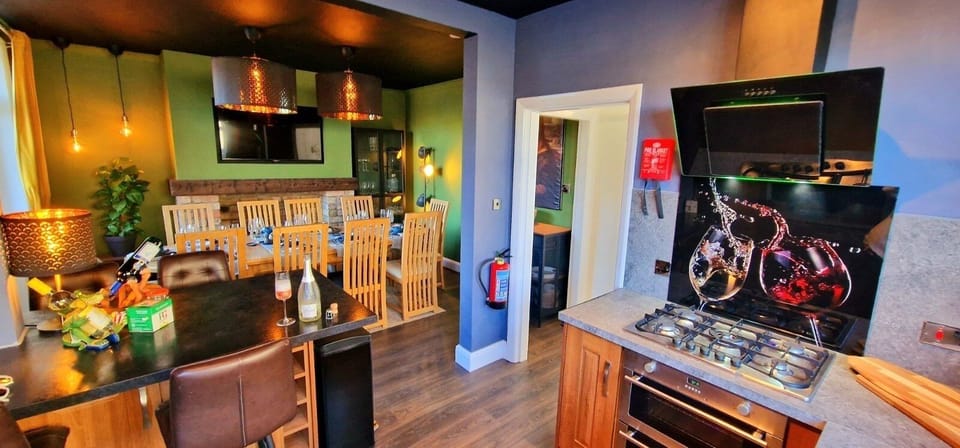 (23) Kitchen