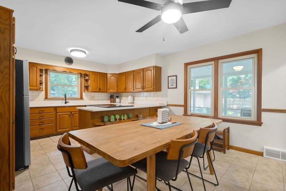 Dine-in kitchen has been updated with stainless appliances & quartz countertop.