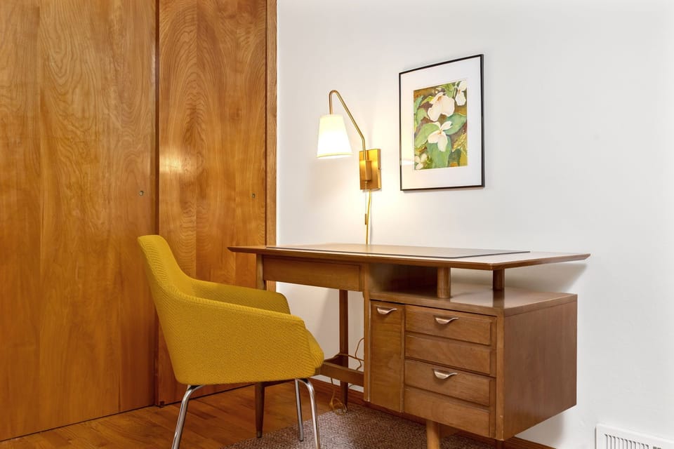 Third bedroom/office area with Trundle twin beds and desk area