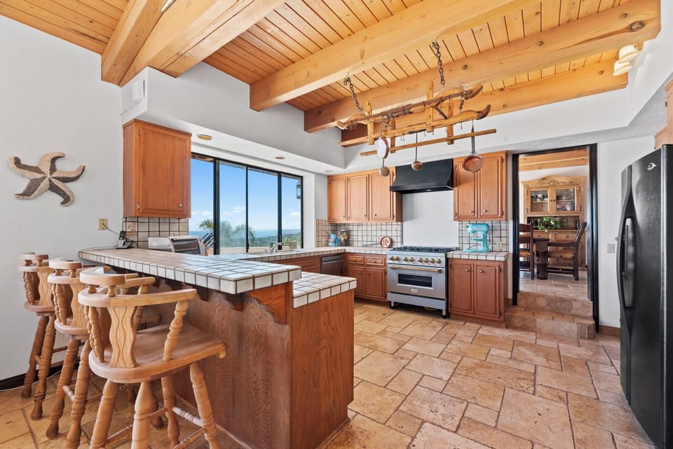 Lots of space and new appliances to whip up deliciousness.