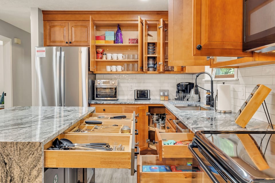 Prepare your favorite meals in the spacious, fully equipped kitchen.