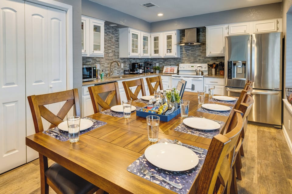 Eat-In Kitchen | Blender | Slow Cooker | Toaster | Trash Bags & Paper Towels