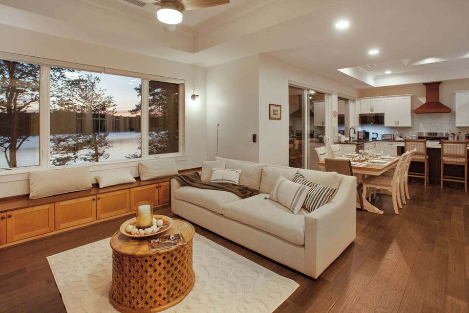 Open concept living, dining, and kitchen.