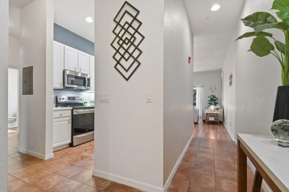 303 Lucaya Loop - 05.JPG