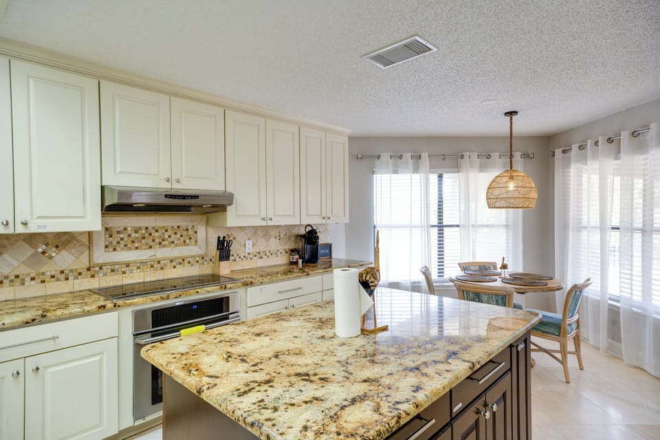 Kitchen | 1st Floor | Keurig | Toaster | Blender
