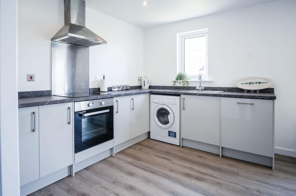 Beach View - 2 Bedroom Apartment - Llanelli (4991)