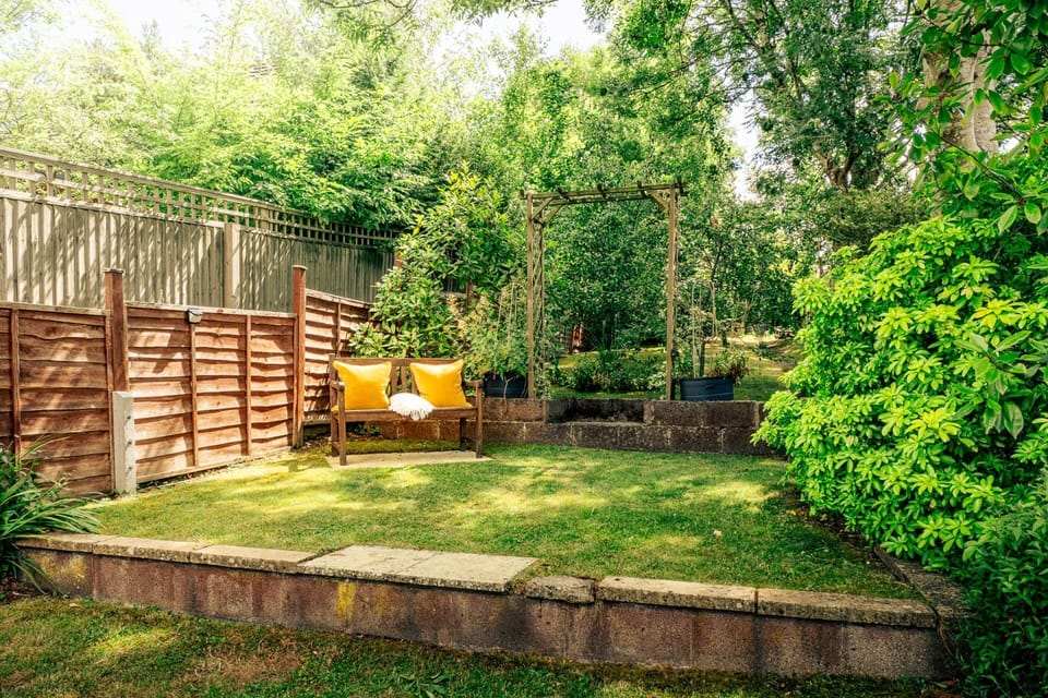 Tukes Cottage Garden - StayCotswold