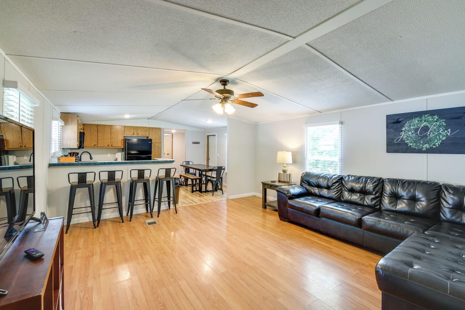 Huntsville Vacation Rental | 3BR | 2BA | 1,600 Sq Ft | Steps Required to Enter