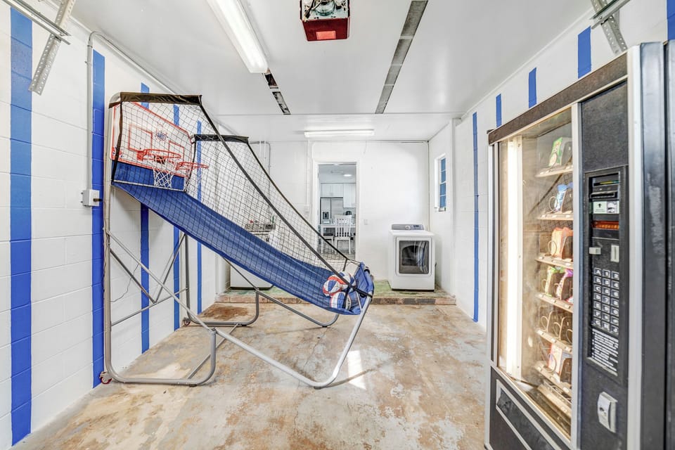 Arcade style dueling basketball game. Both Snack and Drink vending machines.