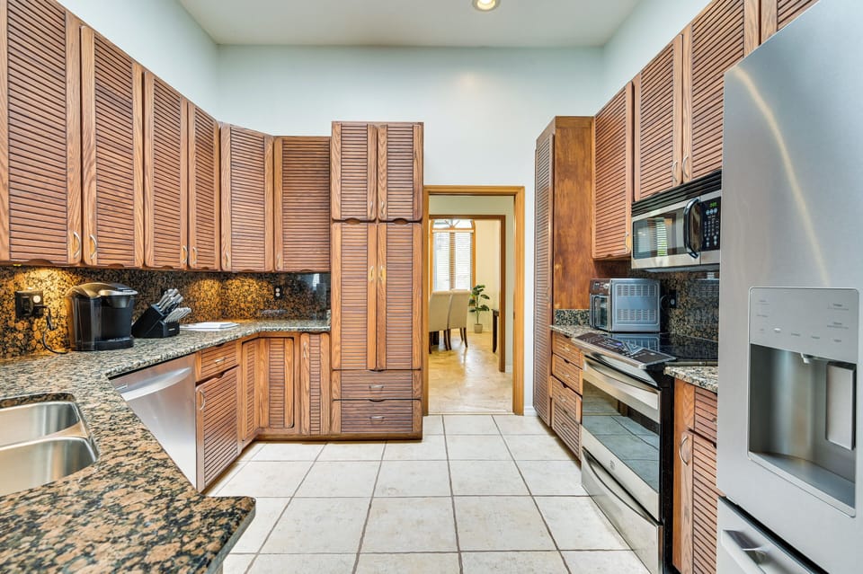 Kitchen | Cooking Basics | Coffee Maker | Paper Towels/Trash Bags Provided