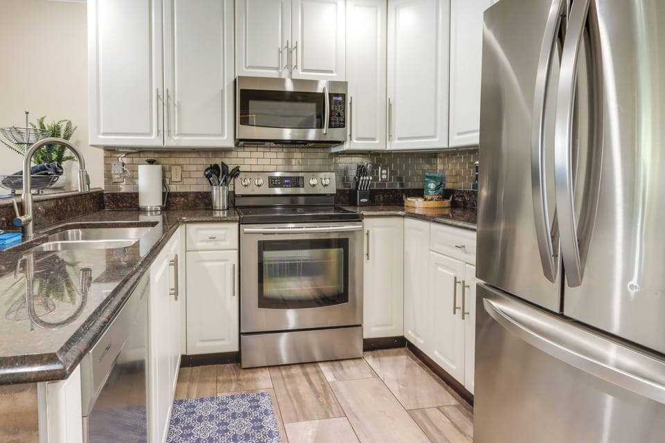 Kitchen | Equipped w/ Cooking Basics